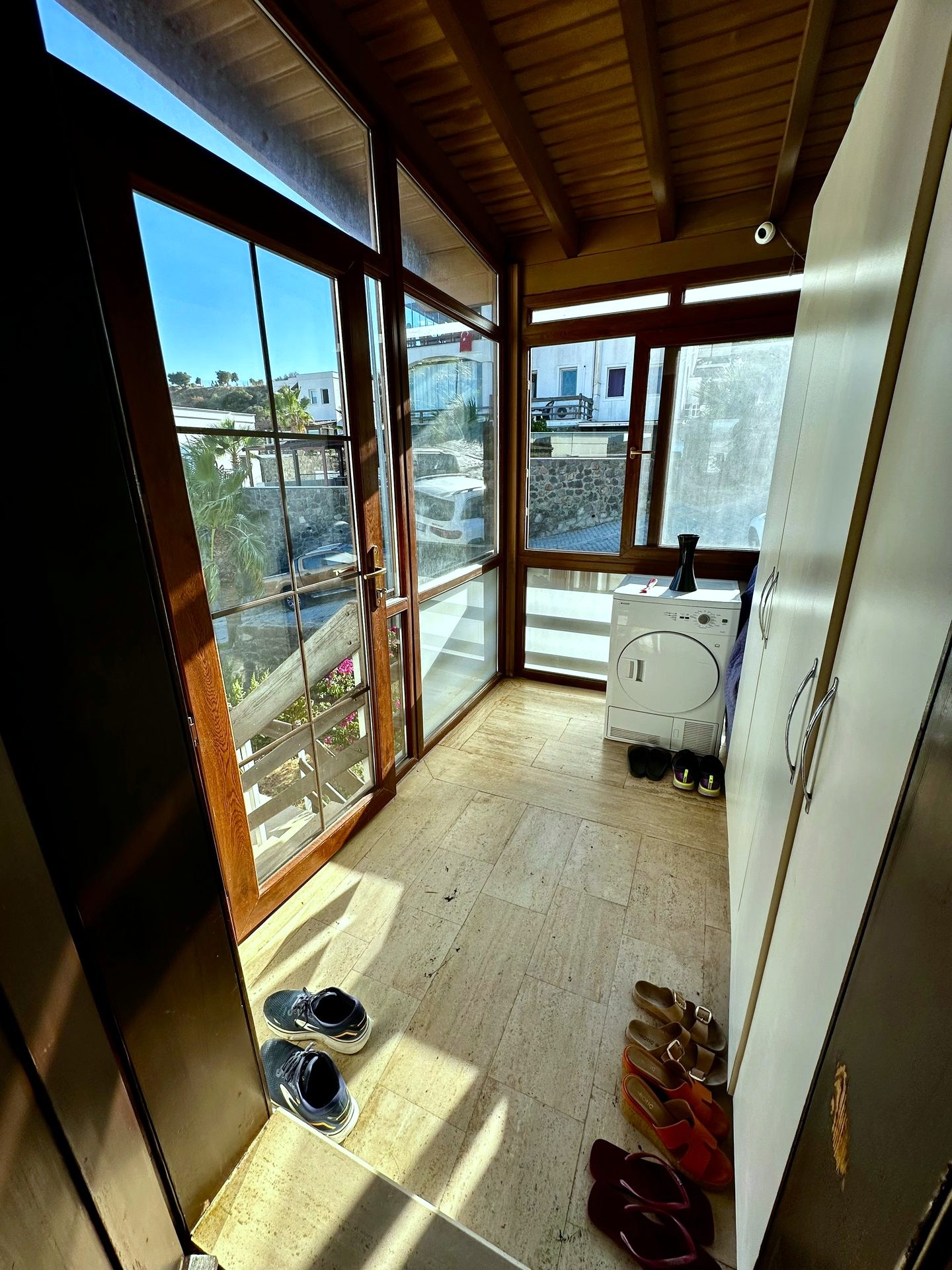 balcony